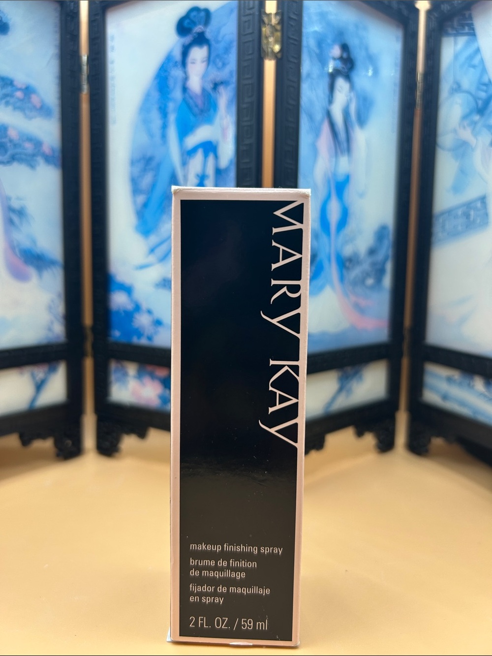 Mary Kay Makeup Finishing Spray – Black & White Box